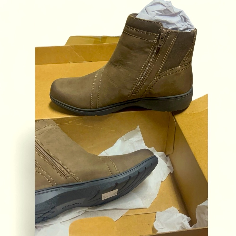 Clarks Collection Leather Ankle Boot Carleigh Style Mushroom Brown Nubuck 8W NIB - Picture 12 of 16